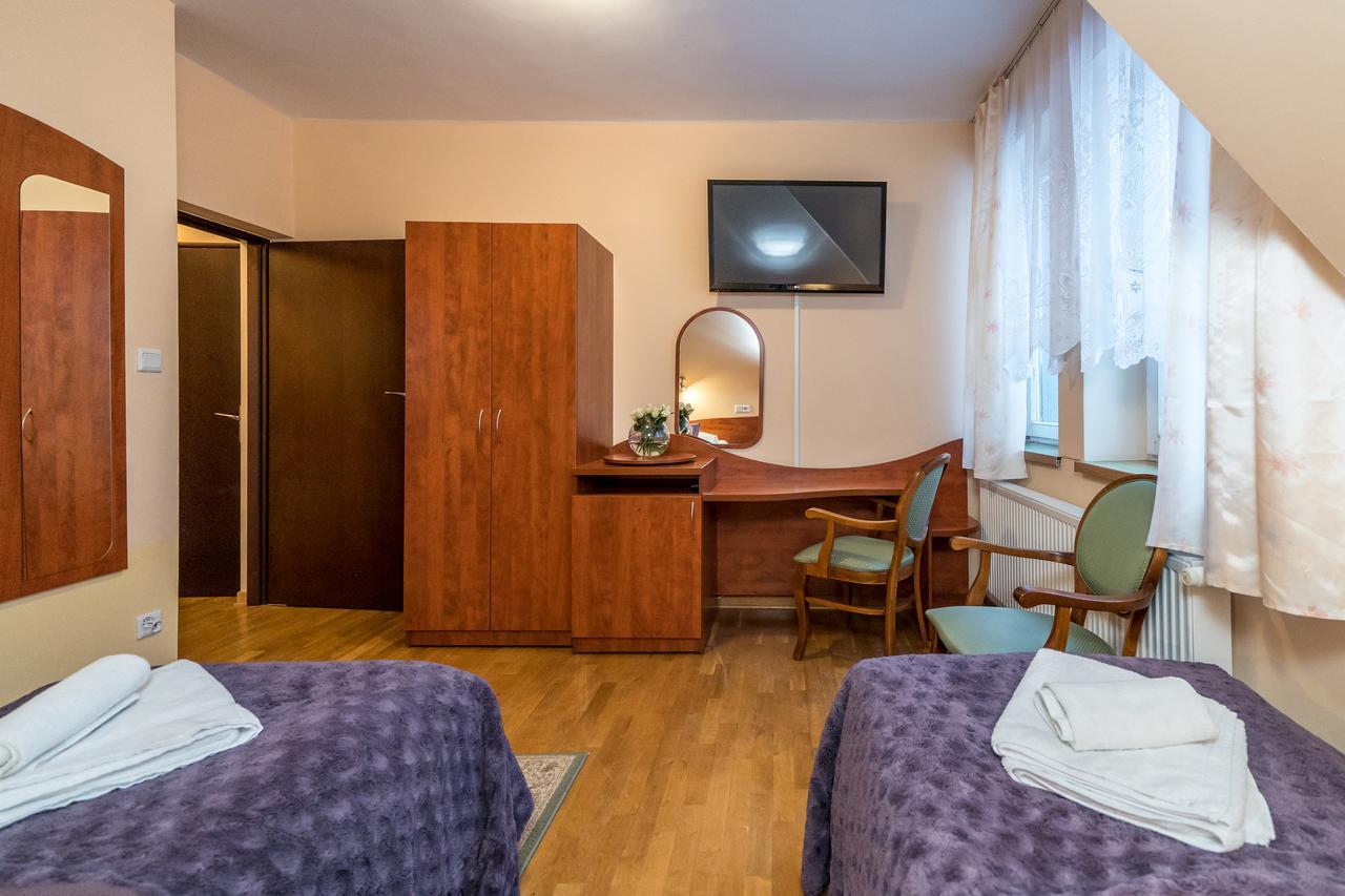 Astoria - Literatow Nocľah s raňajkami 2*