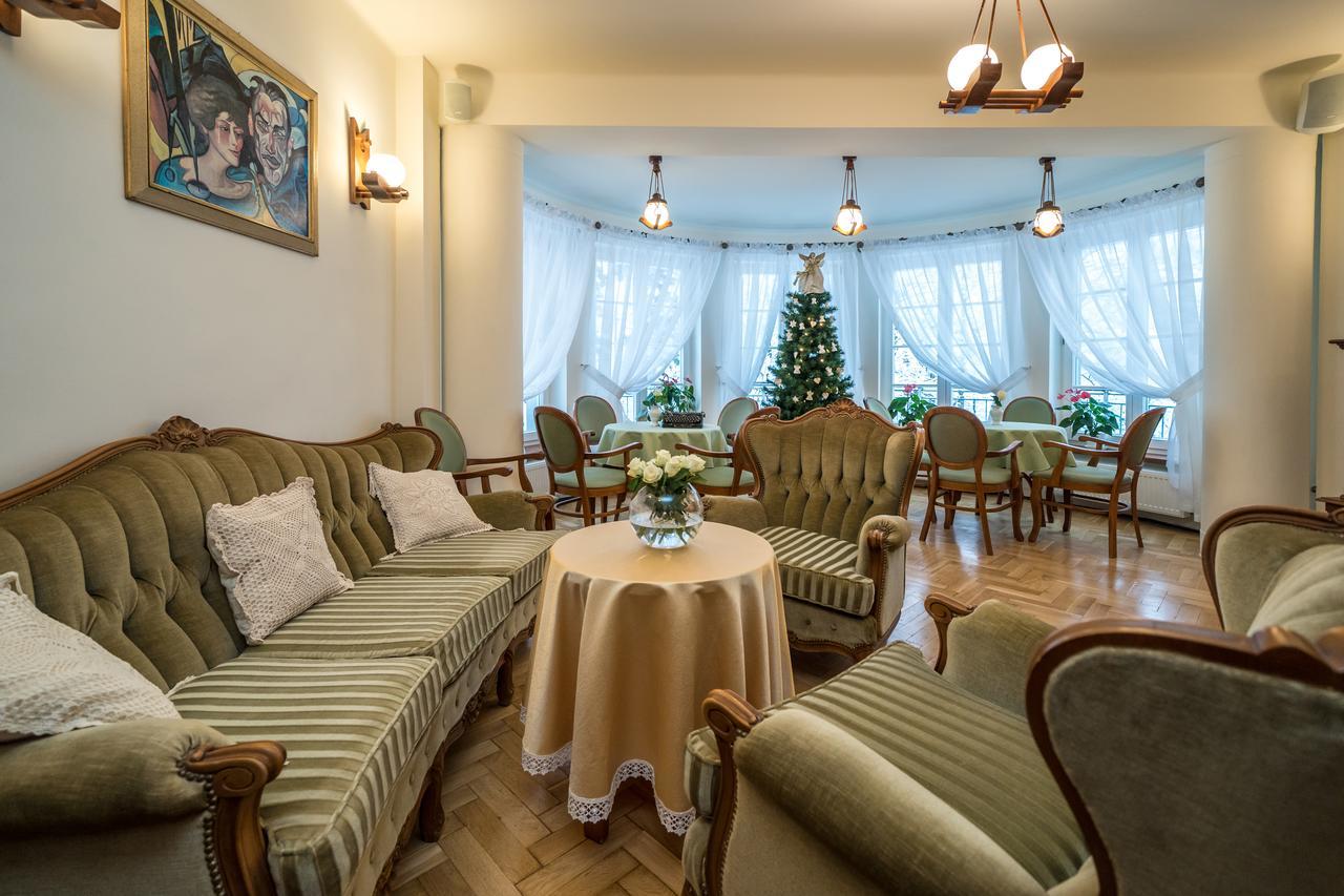 Nocľah s raňajkami Astoria - Literatow 2*